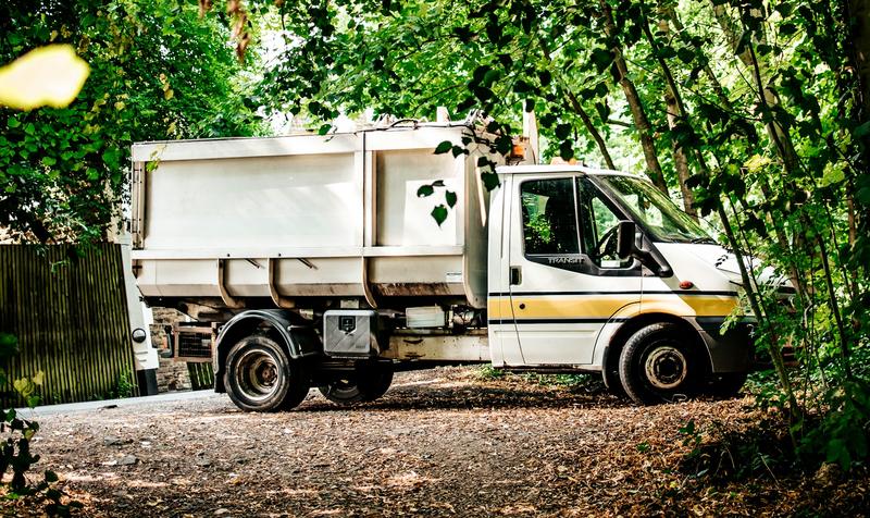 High-sided tipper van for waste collections